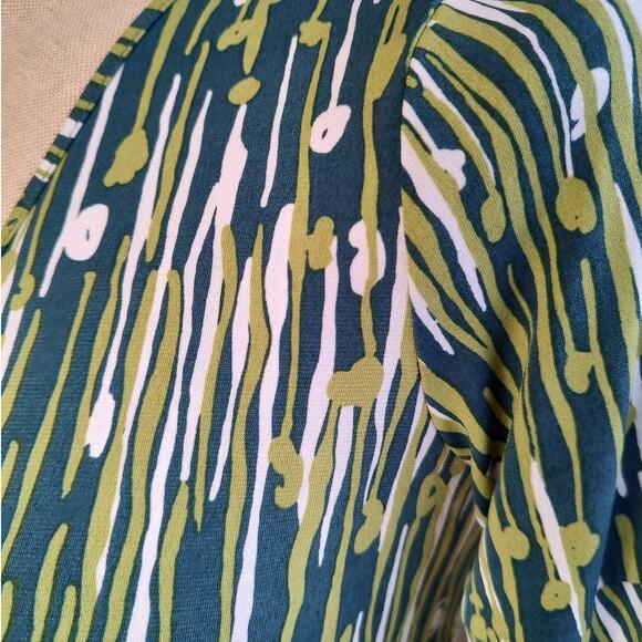 BCBG Paris Green Print Bell Sleeve Deep V Neck Shift Dress Size XS - Picture 4 of 10